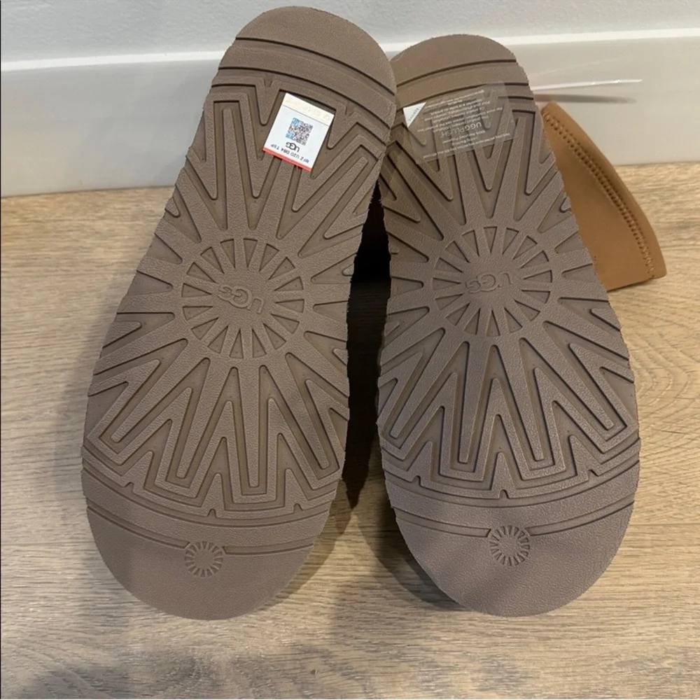 UGG Classic Dipper Boots NWT